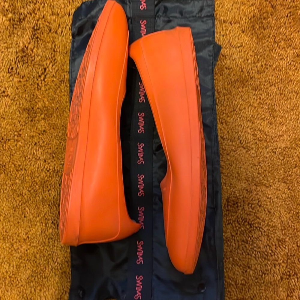 Men’s Swims orange Classic Galosh. Medium. Excellent condition.